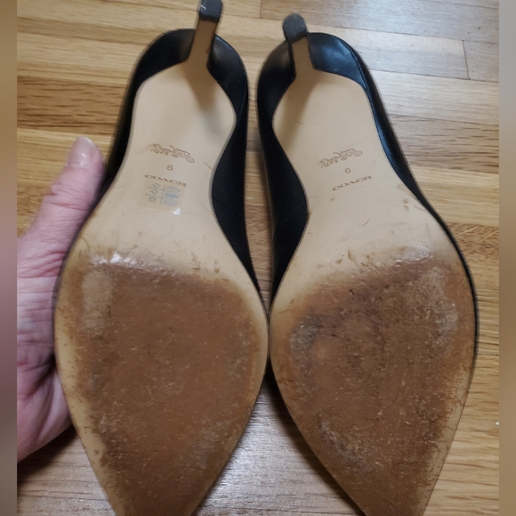 Coach pointed toe black heels with gold coach emblem - Picture 5 of 7